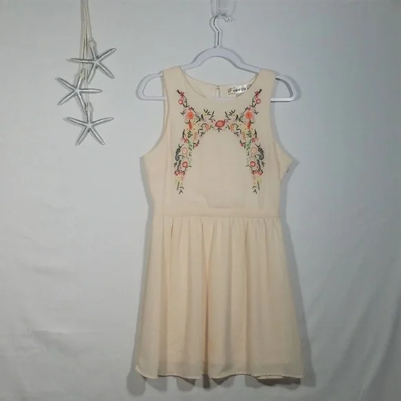 Mimi Chica A line Party Dress Creme Size M Embroidered - Picture 1 of 8